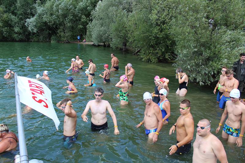 Závod v dálkovém plavání na Těrlické přehradě O pohár města Havířova.