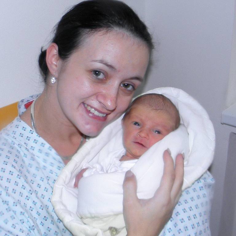 Eliška Polášková se narodila 18. října mamince Zuzaně Tomanové z Karviné. Po porodu holčička vážila 2800 g a měřila 46 cm.