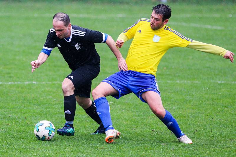 Záblatí (v černém) doma remizovalo s Nýdkem 1:1.