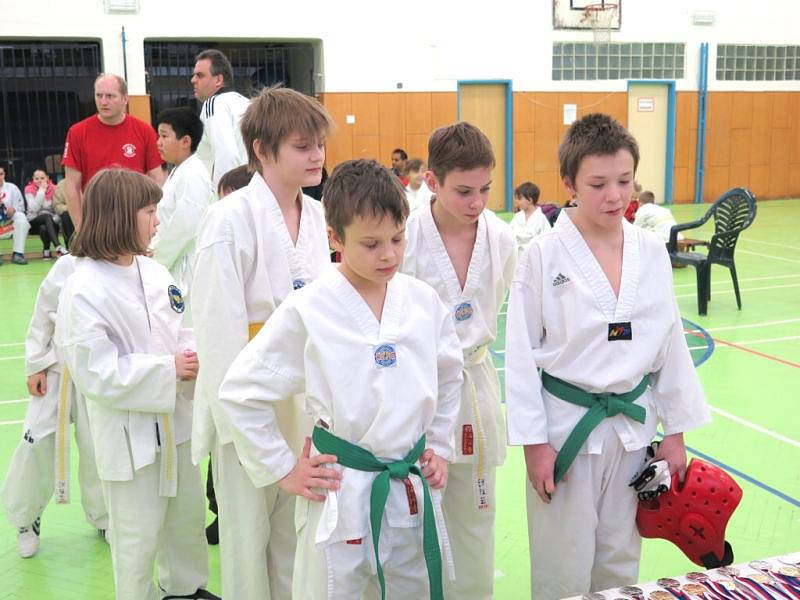 V tělocvičně Základní školy 1. máje si v sobotu dali sraz mladí sportovci, vyznavači korejského bojového umění taekwondo.