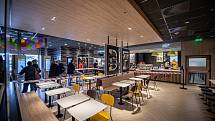 Otevření restaurace McDonald’s v Havířově, 7. května 2021.