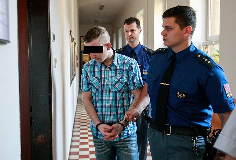 Ondřej T. z Karvinska (na snímku z jednání z roku 2016, kdy byl souzen ta vraždu)  se opět ocitl před soudem.