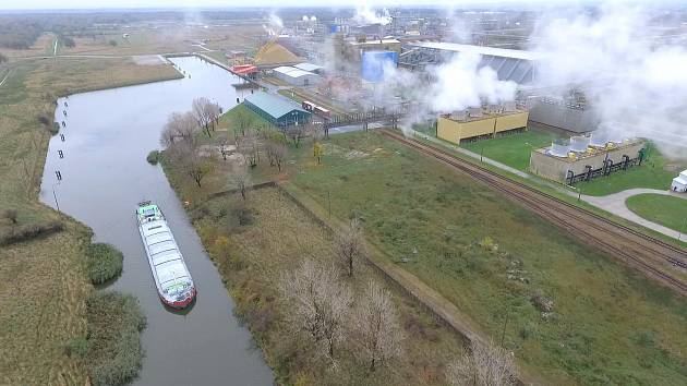 Zkušební plavba z polských chemických závodů AZOTY Kandřín po dokončeném úseku průplavu Dunaj-Odra.