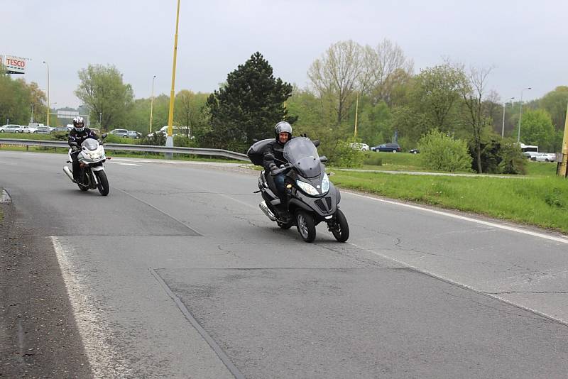 Společná jarní vyjížďka motorkářů z Havířova do Dobré. 