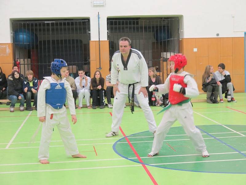 V tělocvičně Základní školy 1. máje si v sobotu dali sraz mladí sportovci, vyznavači korejského bojového umění taekwondo.