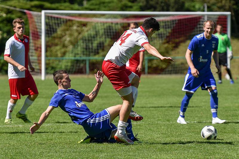 Fotbalová příprava Orlová - Řepiště (v modrém).