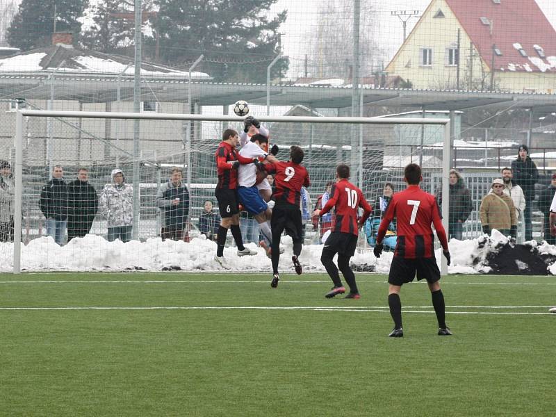 Havířovští fotbalisté (v bílém) doma přehráli béčko Opavy.