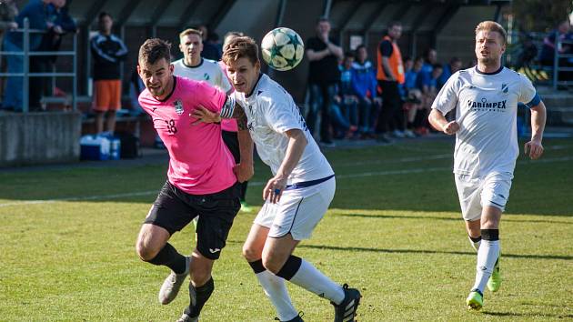 Okresní derby v divizi. Dětmarovice (v bílém) porazily Havířov 1:0.