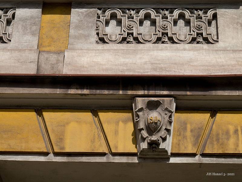 Fotoprocházka za českotěšínskou historickou architekturou, která pamatuje dějiny.