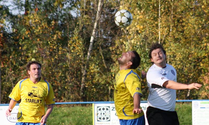 Sobotní derby číslo 1: D. Lutyně - Albrechtice (v bílém).