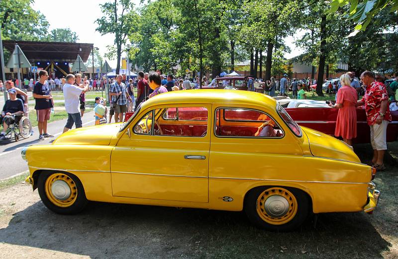 Sraz veteránů v Hobbyparku v Bohumíně. K vidění byla celá řada značek například Mercedesy, Porsche, Jaguar, MG, Tatra, Chevrolet, BMW, Jawa, Škoda a mnoho dalších překrásných historických vozidel a motocyklů různého stáří.