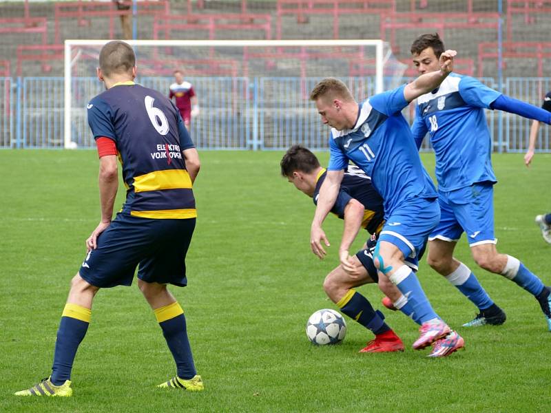 Havířovští fotbalisté (v modrém) přehráli Frýdlant jasně 3:0.