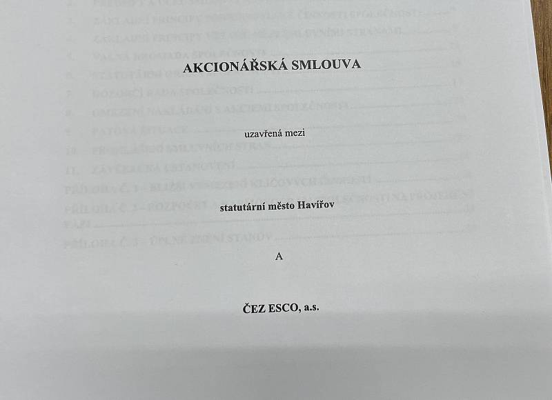 Redakce Deníku má smlouvu Havířova s ČEZ ESCO k dispozici. Na některá ustanovení upozornili na zasedání zastupitelstva jak občané Havířova, tak i opozice.