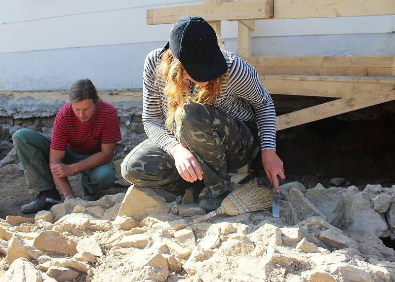 Archeologické práce v centru karvinského Fryštátu přinesly ojedinělé objevy, které zůstanou zachovány i pro širokou veřejnost.