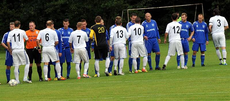 Petrovičtí fotbalisté (v modrém) prohráli v Lískovci.