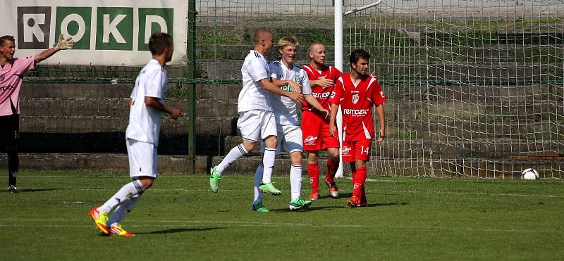 Fotbaloví dorostenci Karviné (v bílém) porazili doma Pardubice.