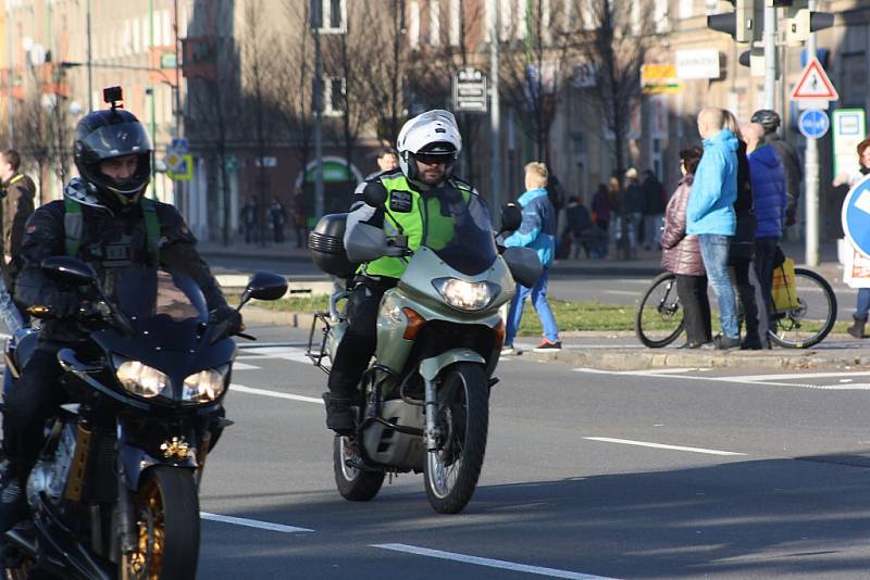 Vánoční vyjížďka motorkářů v Havířově. 