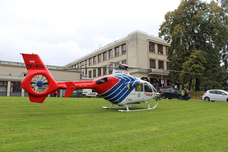 Vrtulník záchranné služby při zásahu v Havířově.