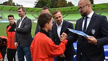 Slavnostního otevření Regionální fotbalové akademie v Karviné se zúčastnily i osobnosti českého fotbalu.