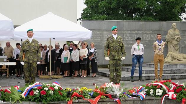 OBRAZEM: Uctili památku obětí nacistického vraždění - Karvinský a  havířovský deník