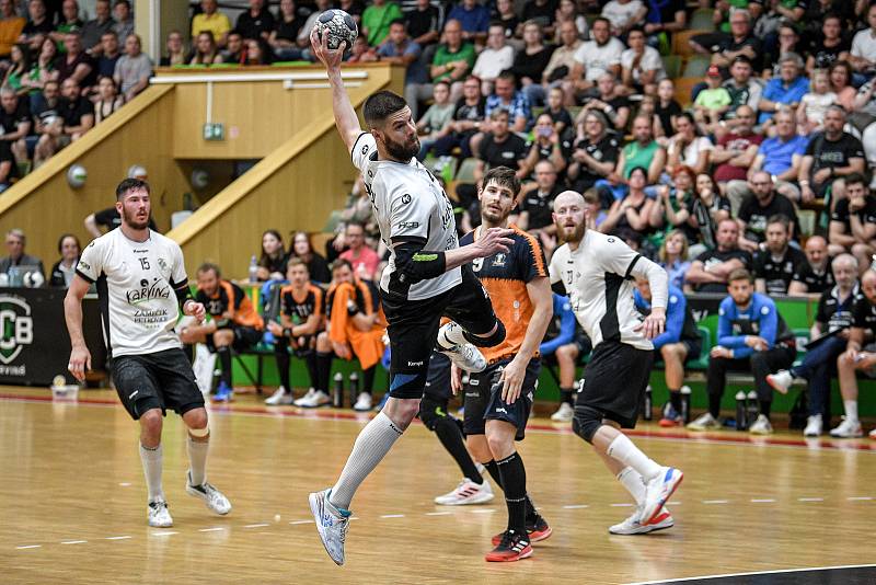 Finále play off házenkářské extraligy mužů - 3. zápas: Karviná - Talent tým Plzeňského kraje, 21. května 2022 v Karviné. Jan Sobol z Karviné.