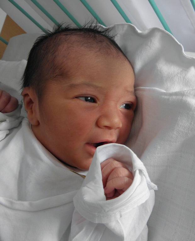 Adrianka se narodila 22. srpna mamince Zlatuši Yštokové z Karviné. Po narození holčička vážila 2790 g a měřila 49 cm.