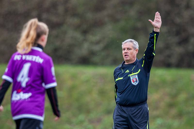 Fotbalistky Havířova (v modrém) porazily Vsetín.