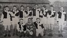 Slavia Orlová v roce 1946. Zleva nahoře: E. Lichý, Fr. Komender, V. Šnapek, K. Šnapek, E. Dittrich, B. Novák, D. Kolder, L. Šnapek. Dole: O. Piprek, V. Vronka, B. Sobol.