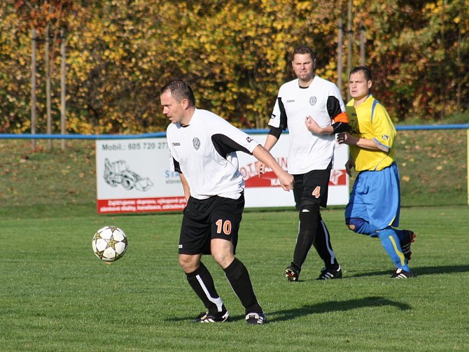 Fotbalisté Albrechtic se radovali z veledůležité výhry.