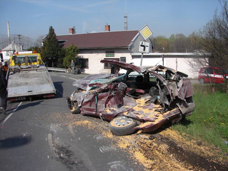 Nehoda osobního automobilu s kamionem v Bohumíně. 