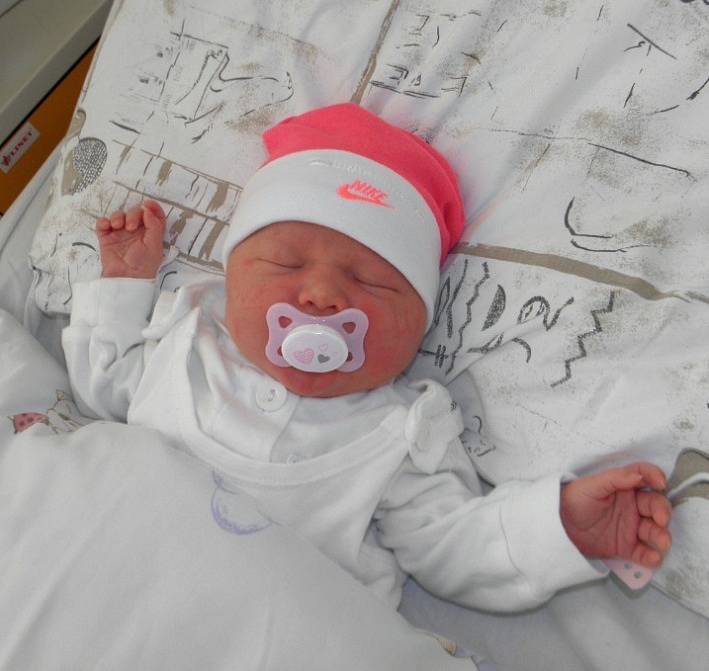 Laura Heczková se narodila 24. února paní Petře Heczkové z Karviné. Po porodu miminko vážilo 3650 g a měřilo 50 cm.
