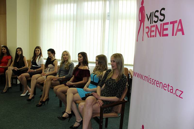 Představení finalistek Miss Reneta 2017 v Havířově.