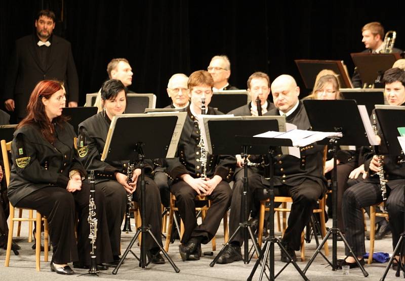 Karvinský dechový orchestr Májovák odehrál v domě kultury v Karviné svůj tradiční Novoroční koncert. 