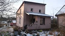 Dům po tragickém požáru v Doubravě, leden 2022.