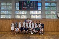 Basketbalisté Sokola Karviná ve čtvrtfinále druholigové skupiny C porazili Šumperk 72:64 a 109:57. V semifinále bude jejich soupeřem Renocar z Brna.