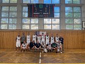 Basketbalisté Sokola Karviná ve čtvrtfinále druholigové skupiny C porazili Šumperk 72:64 a 109:57. V semifinále bude jejich soupeřem Renocar z Brna.