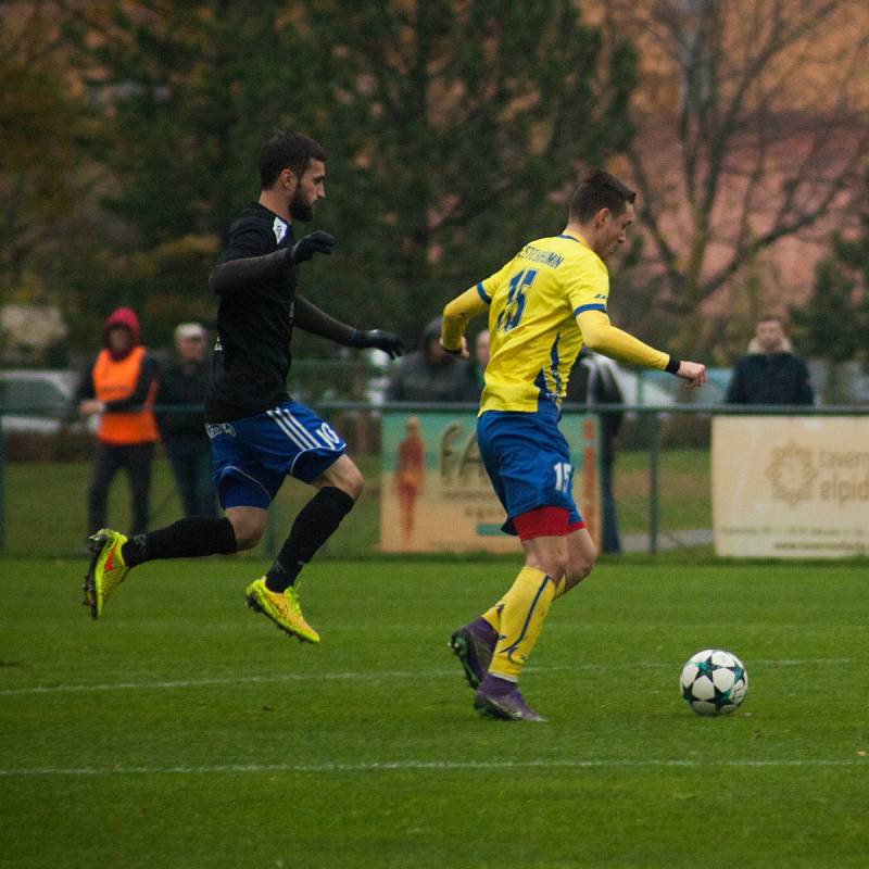 Fotbalisté Bohumína (ve žlutém) porazili Šumperk 2:1.