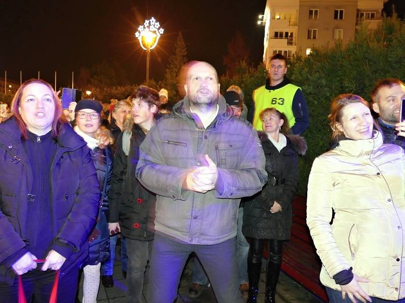 Petr Janda se skupinou Olympic na náměstí Republiky v Havířově.