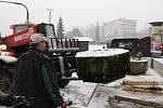 Vánoční městečko v centru Havířova chrání před najetím vozidla betonové zábrany.