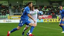 Karvinští fotbalisté (v bílém) zaslouženě porazili Liberec 2:1.