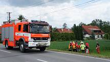 Zásah záchranářů u nehody motorkáře v Albrechticích. 