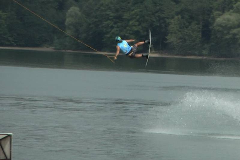 Těrlická přehrada hostila republikový šampionát wakeboardistů a wakeskaterů.