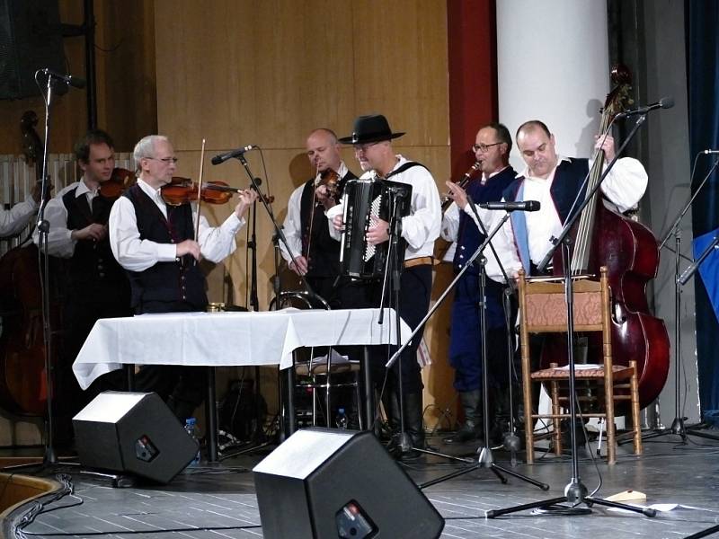 Soubor Błędowice oslavil pětatřicátiny koncertem ve velkém sále Kulturního domu Petra Bezruče v Havířově.