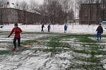 Trénink mladých fotbalistů MFK Havířov na novém hřišti s umělou trávou. 