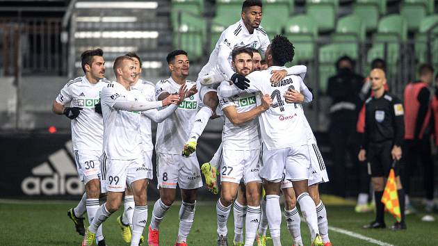 Utkání listopadového 12. kola první fotbalové ligy: MFK Karviná - Baník Ostrava 1:2.