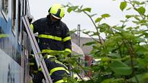 Vždy tři desítky profesionálních hasičů z Hasičského záchranného sboru Moravskoslezského kraje a Správy železnic i s kvalitní technickou podporou se vystřídaly během třídenního výcviku na několika vyřazených vagonech, který se konal v Bohumíně.