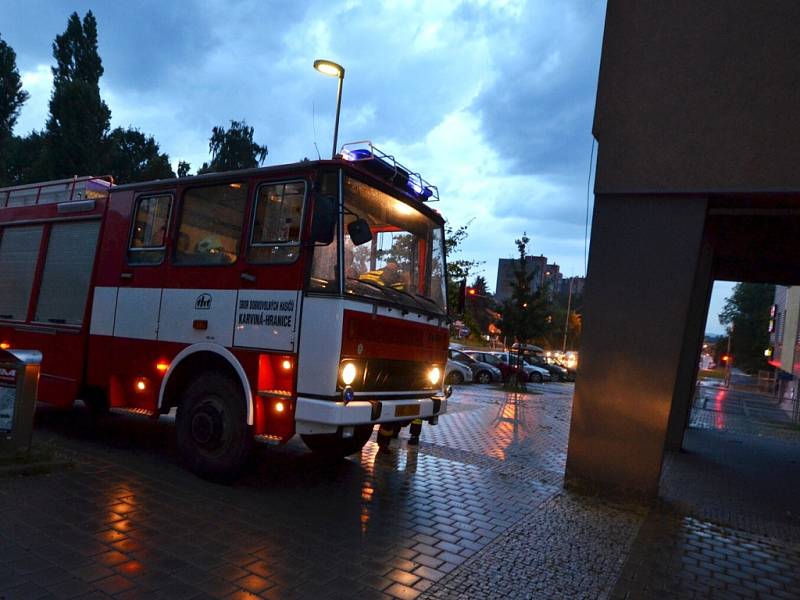 Bouřka s vydatným deštěm zalila sklepy. Zasahovat museli hasiči. 