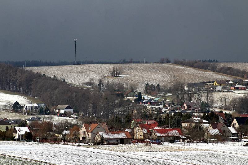 Horní Bludovice. Rozlehlá obec nedaleko Havířova je vhodným místem pro bydlení. Pohled na obec od Žermanic.