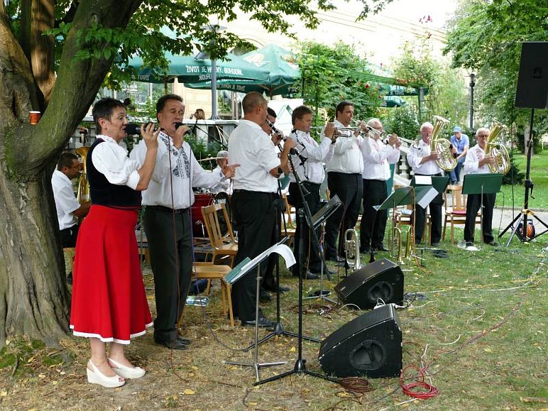 Promenádní koncert Lanžhotčanky. 