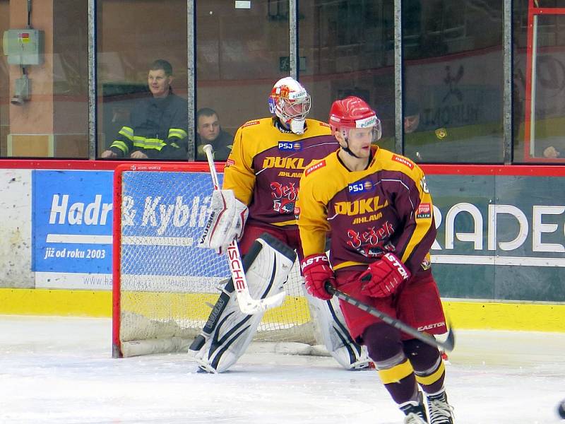 Havířov (v bílém) zdolal Jihlavu a postoupil do čtvrtfinále play-off.